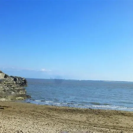 Plage Du Pigeonnier: - Pleine Vue Mer*** Meuble De Tourisme Classe 3 Etoiles*** Apartment Royan
