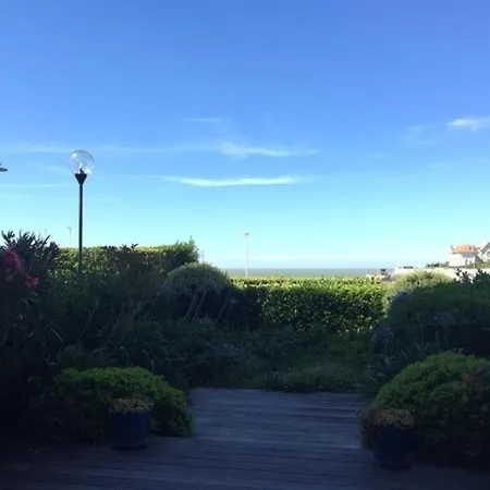 Plage Du Pigeonnier: - Pleine Vue Mer*** Meuble De Tourisme Classe 3 Etoiles*** * Royan