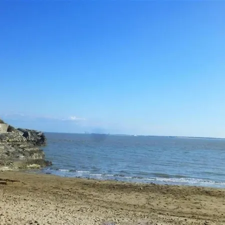 Apartment Plage Du Pigeonnier: - Pleine Vue Mer*** Meuble De Tourisme Classe 3 Etoiles*** Royan